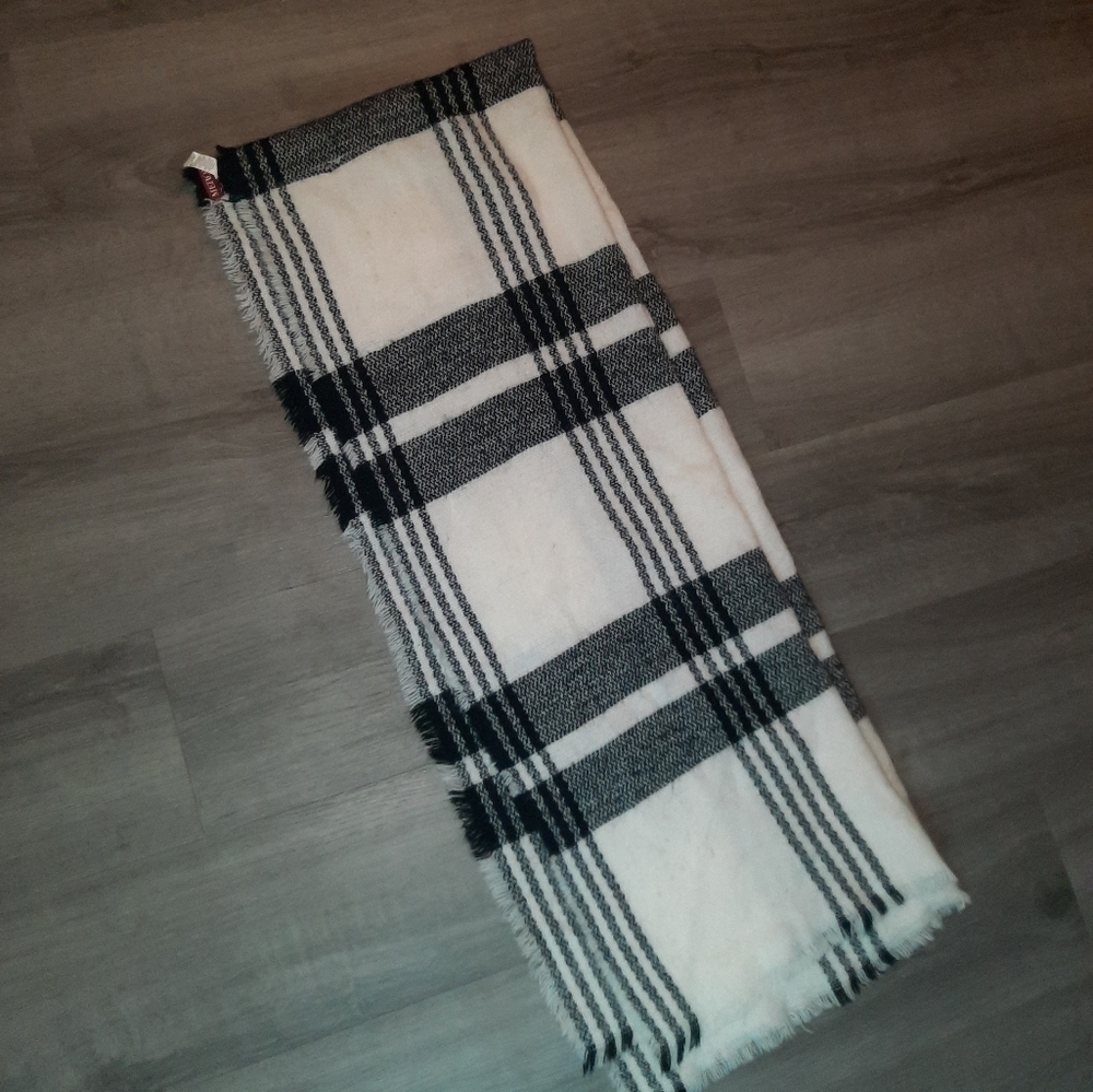 Merona Fringe Knit White and Black Plaid Scarf
